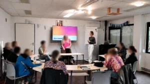 Co-creatiesessie van Mindshift met inwoners van Almere om het creatieve concept voor Hoi Buur Almere te ontwikkelen.